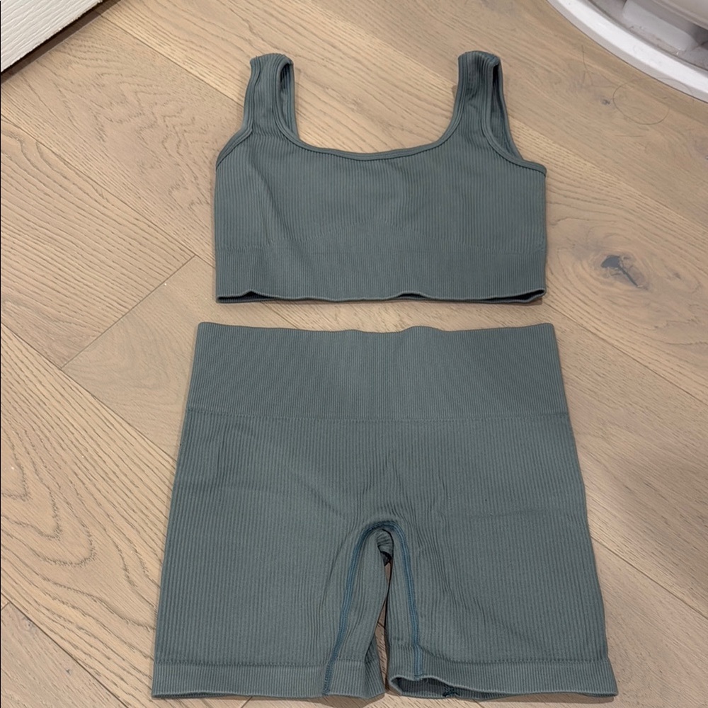 Ribbed Sports Bra and Shorts Set - Green